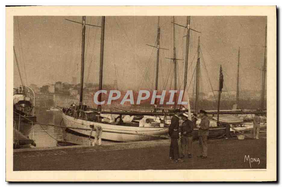 CPA Cannes Un Coin du Port le Mont Chevalier Bateaux
