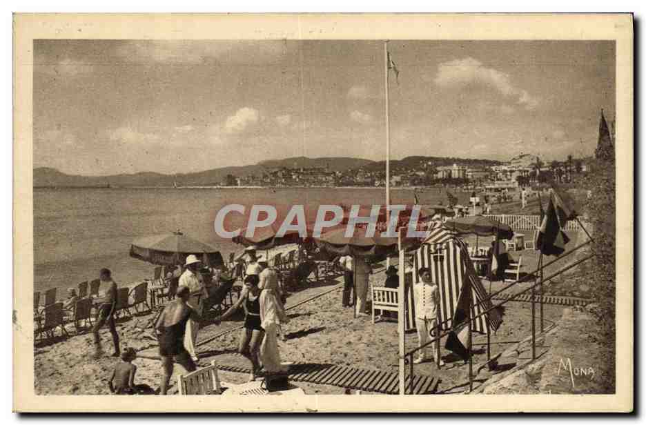 CPA Cannes plage de Miramar Le casino et le Mont Chevalier 