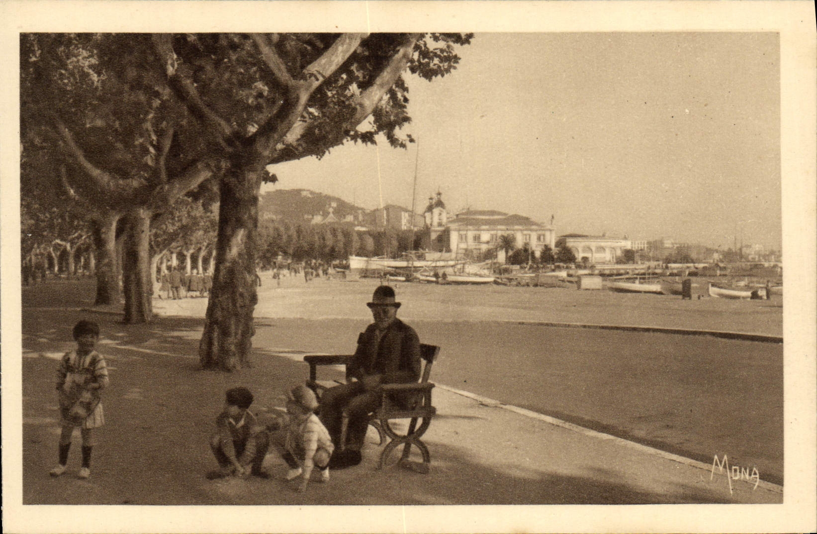 CPA Cannes Le Casino et Les Allees de la Liberte Enfant Vieillard