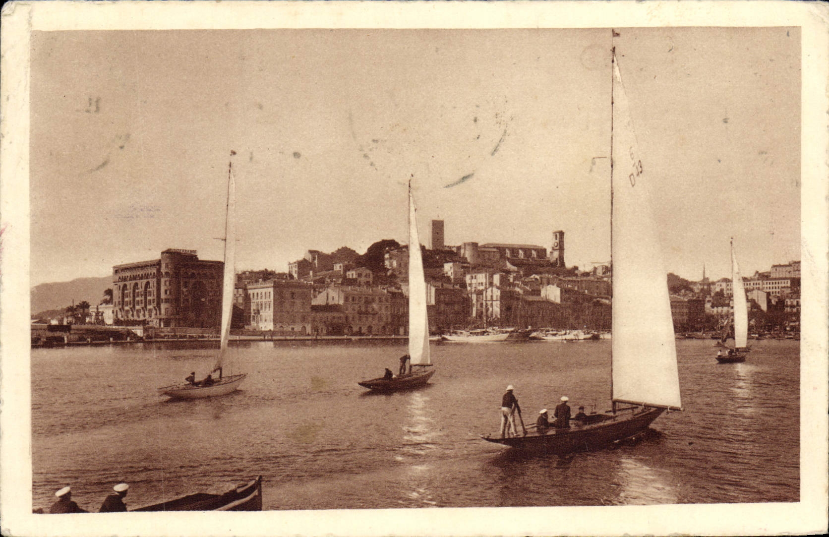 CPA Cannes Le Port et le Mont Chevalier Bateaux 