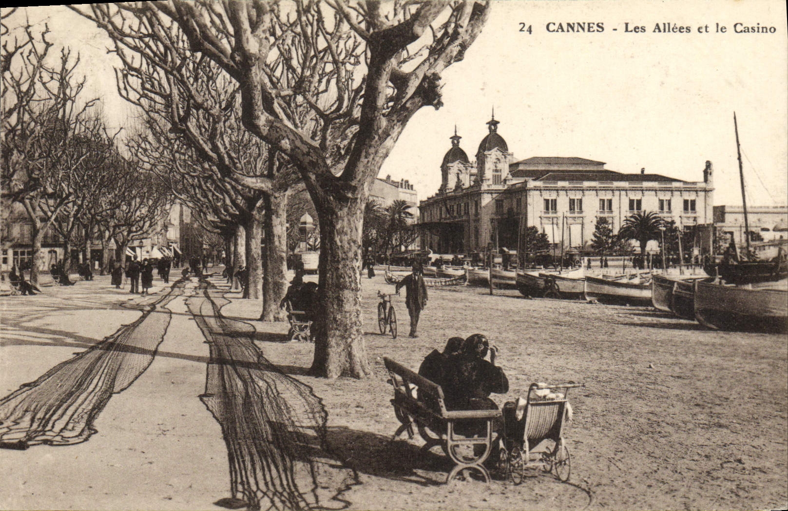 CPA Cannes Les Allees et le Casino Filets de peche