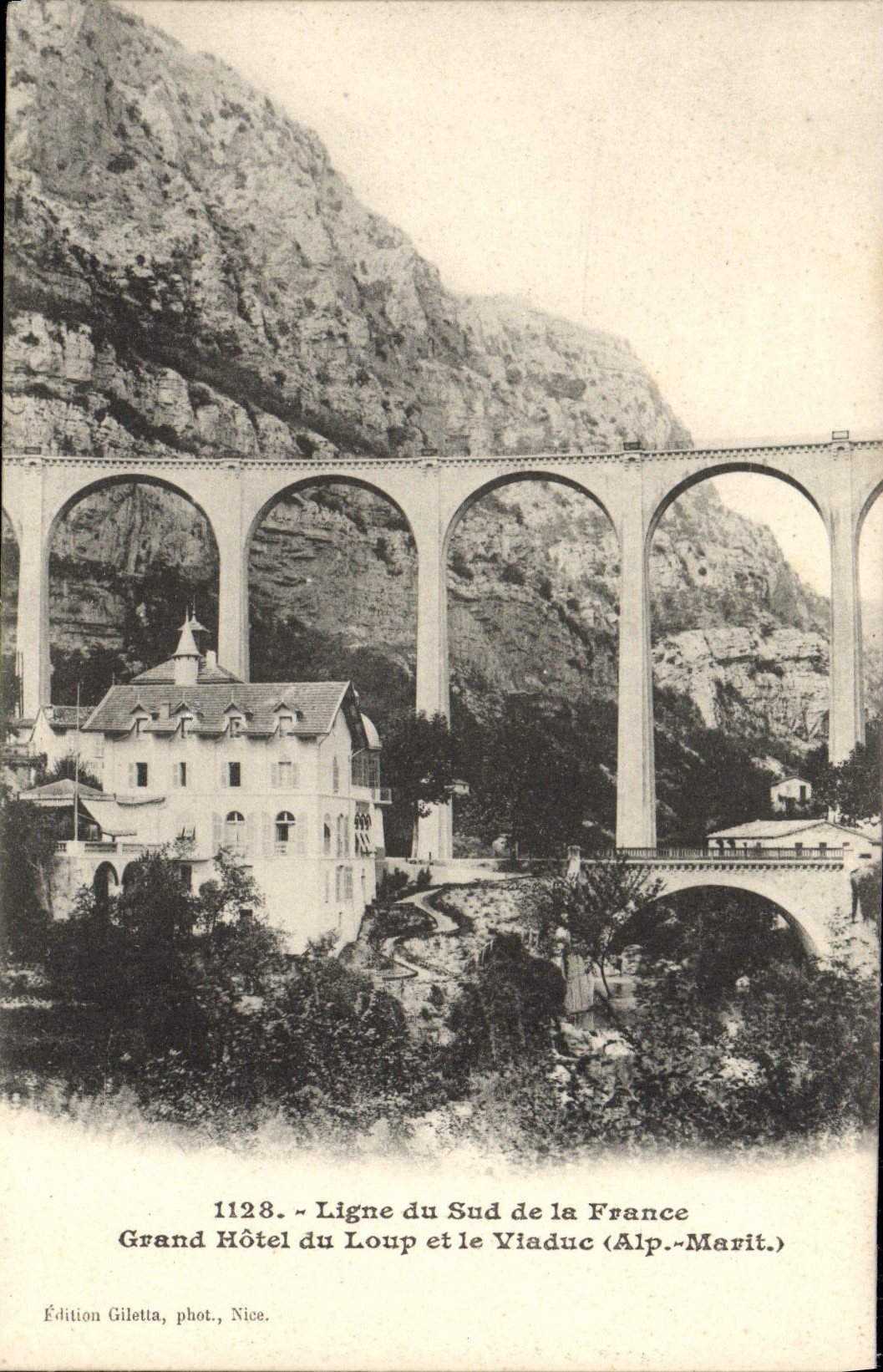 CPA Ligne du Sud de la France Grand Hotel du Loup et le Viaduc 