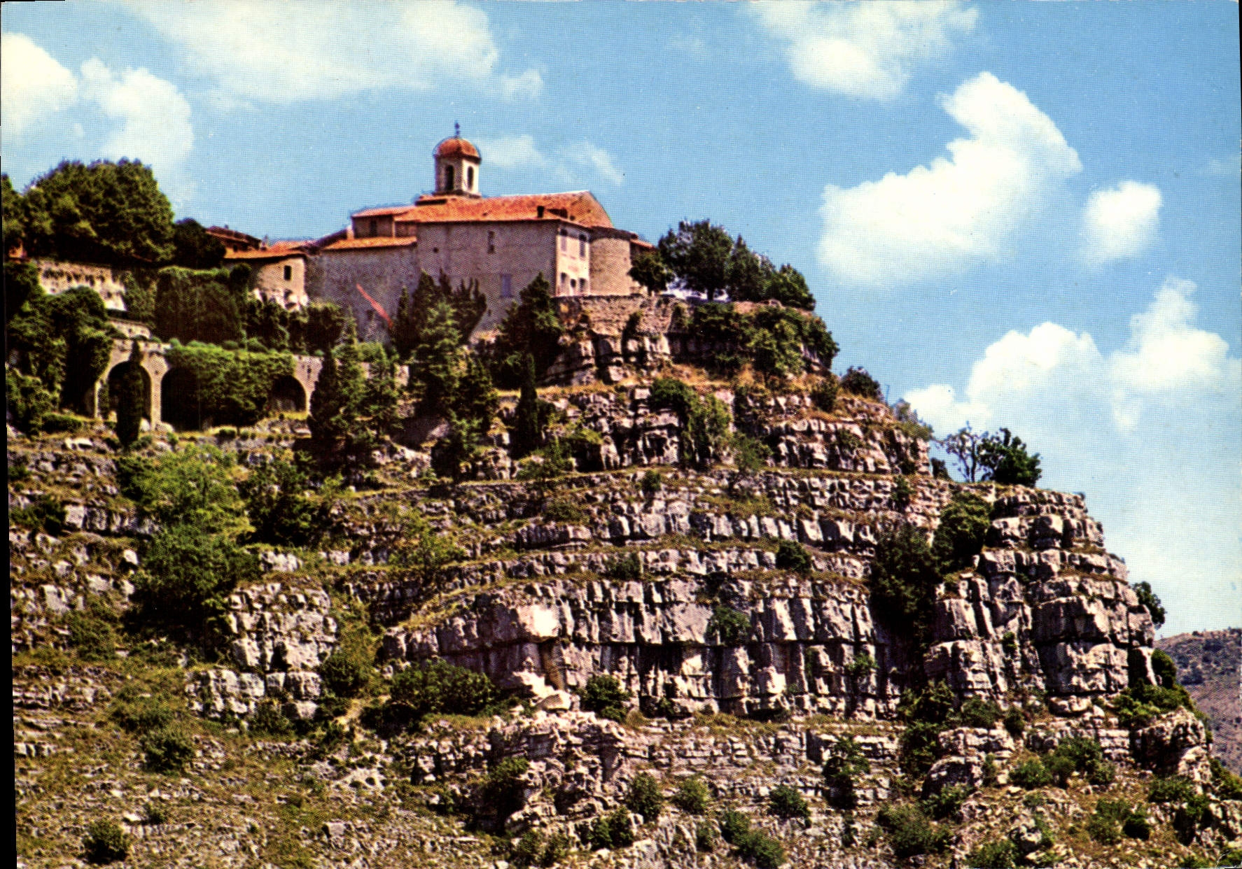Gourdon — village perchée sur son rocher — Les Éditions GILLET, NICE