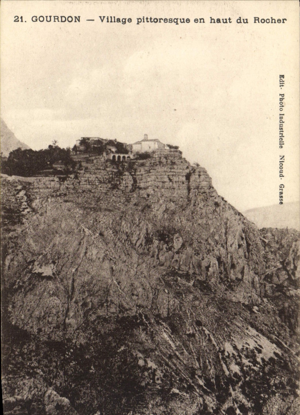 Gourdon — Village pittoresque en haut du Rocher — Edit. Photo Industrielle Nicoud - Grasse