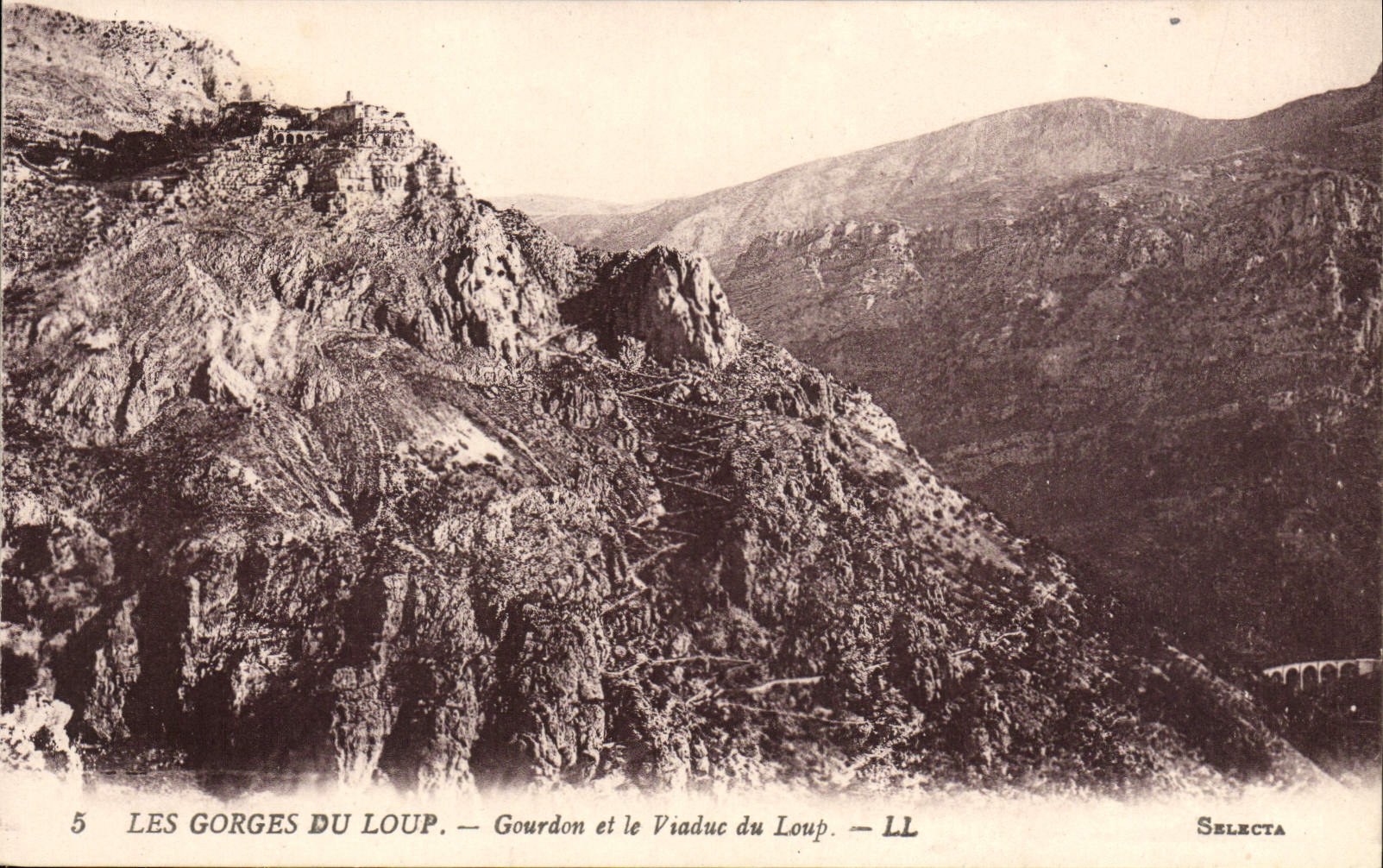 Les Gorges du Loup — Gourdon et le Viaduc du Loup — Selecta