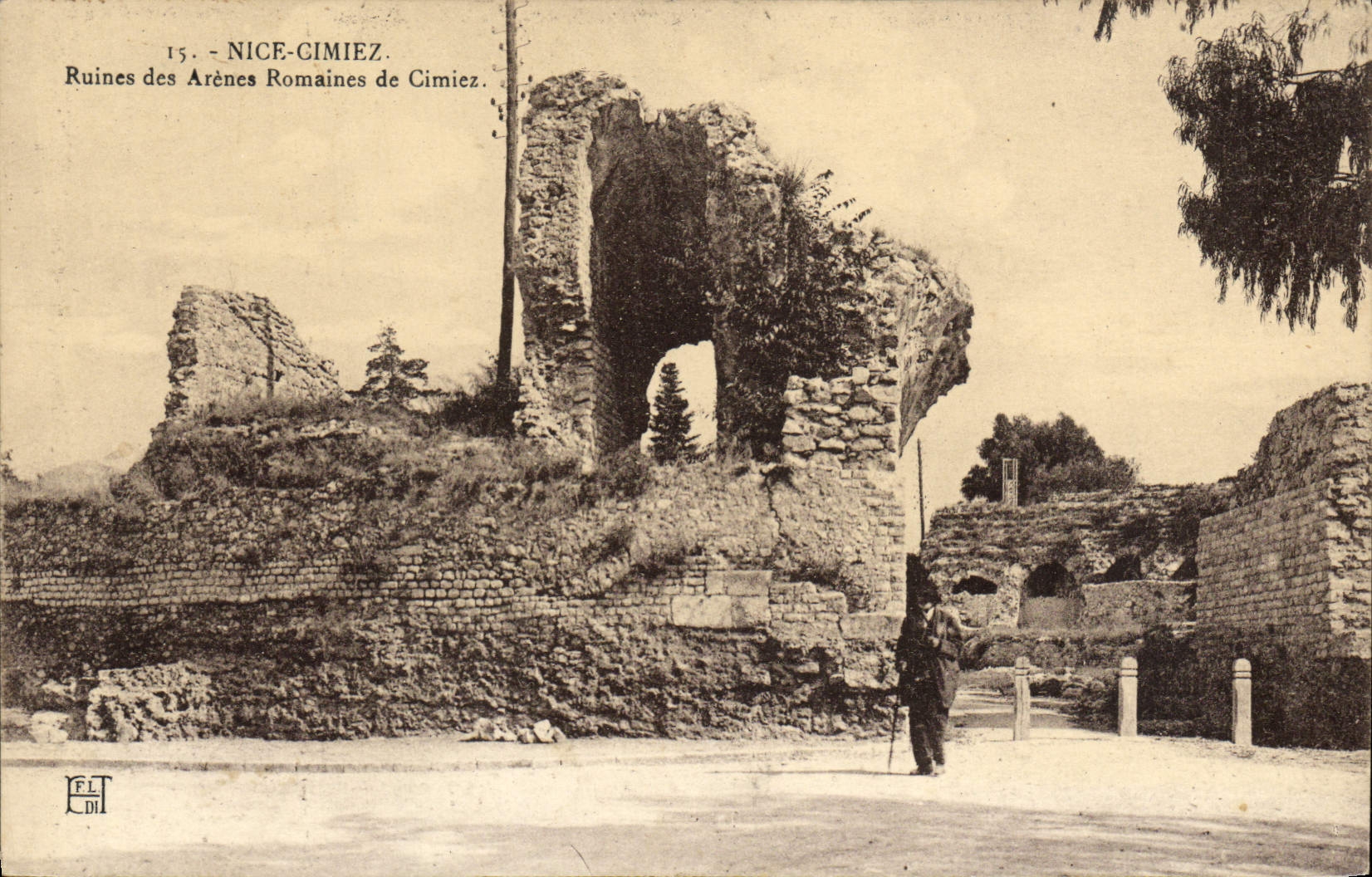 CPA Nice Cimiez Ruines des Arenes Romaines de Cimiez 