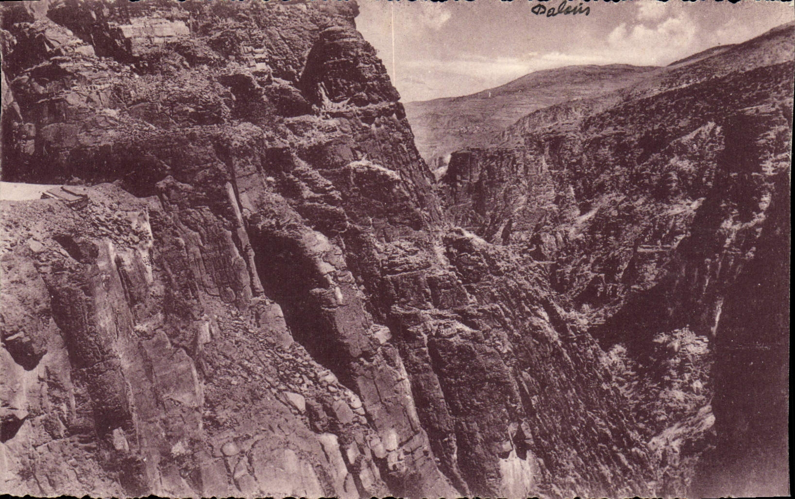 CPA Le Var dans les Gorges de Daluis 