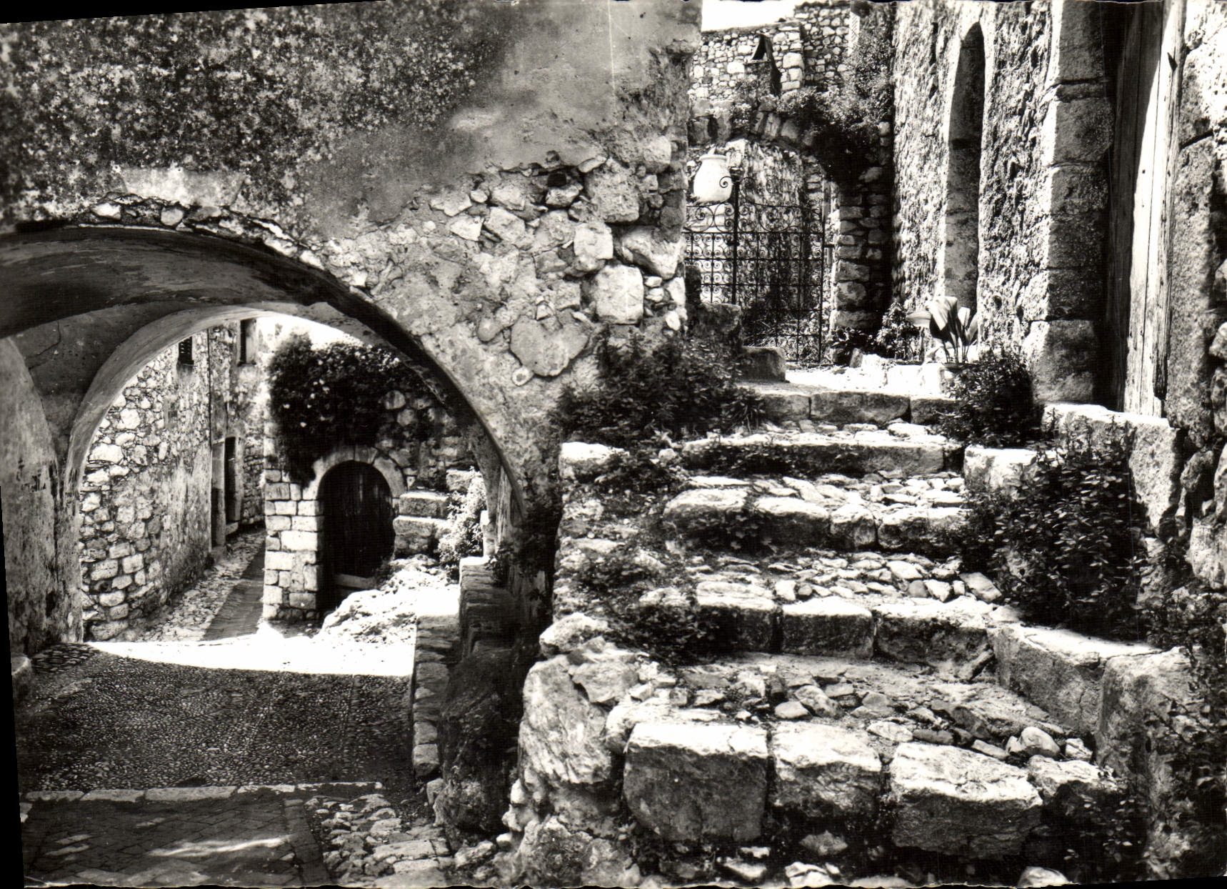 Eze-Village (A.M.) — Un coin pittoresque — Éditions GILLETТА, n° 1019