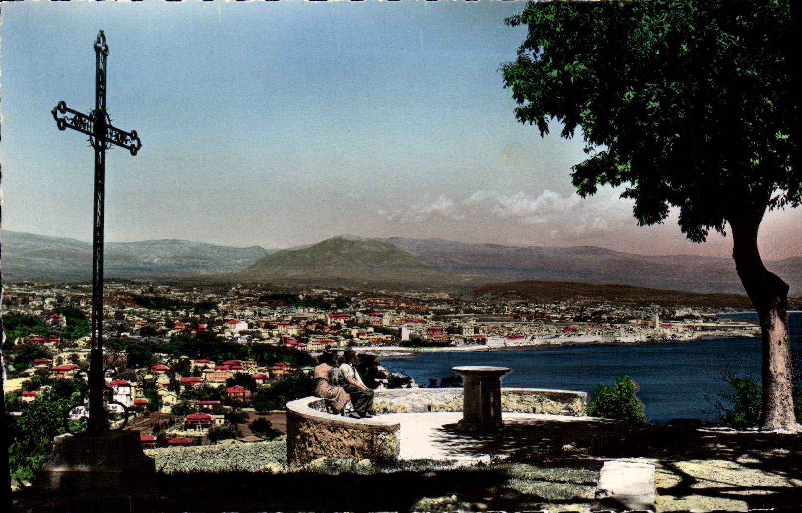 La Garoupe — Vue panoramique sur Antibes — Éditions S.E.P.T. 2, rue Albert-Masson, Nice