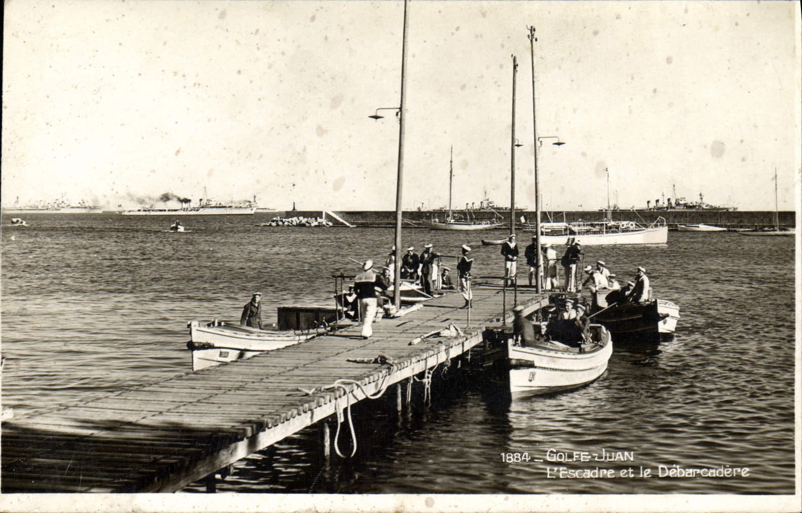 CPM Golfe Juan L'Escadre et le Debarcadere Bateaux