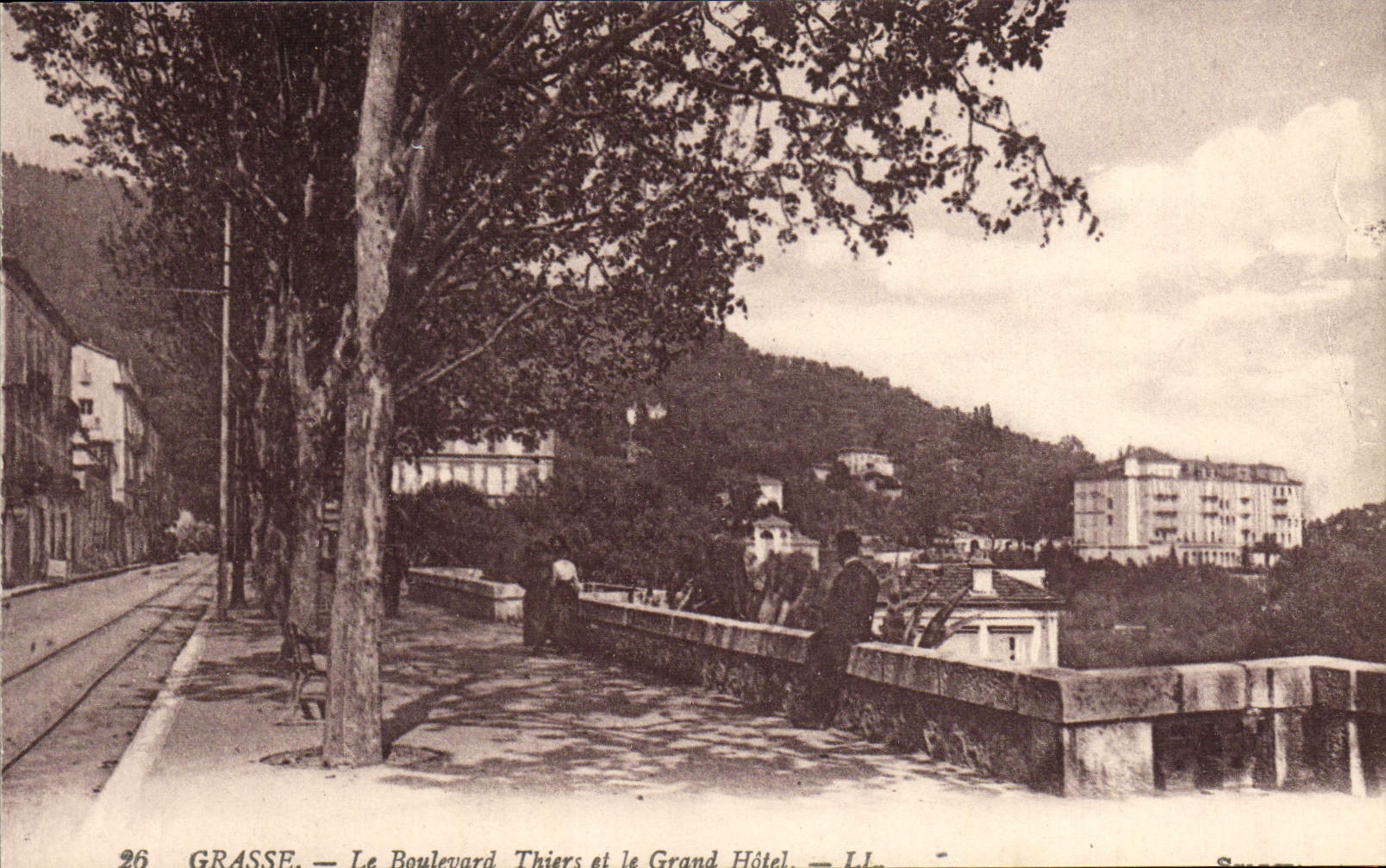 Grasse — Le Boulevard Thiers et le Grand Hôtel — LL