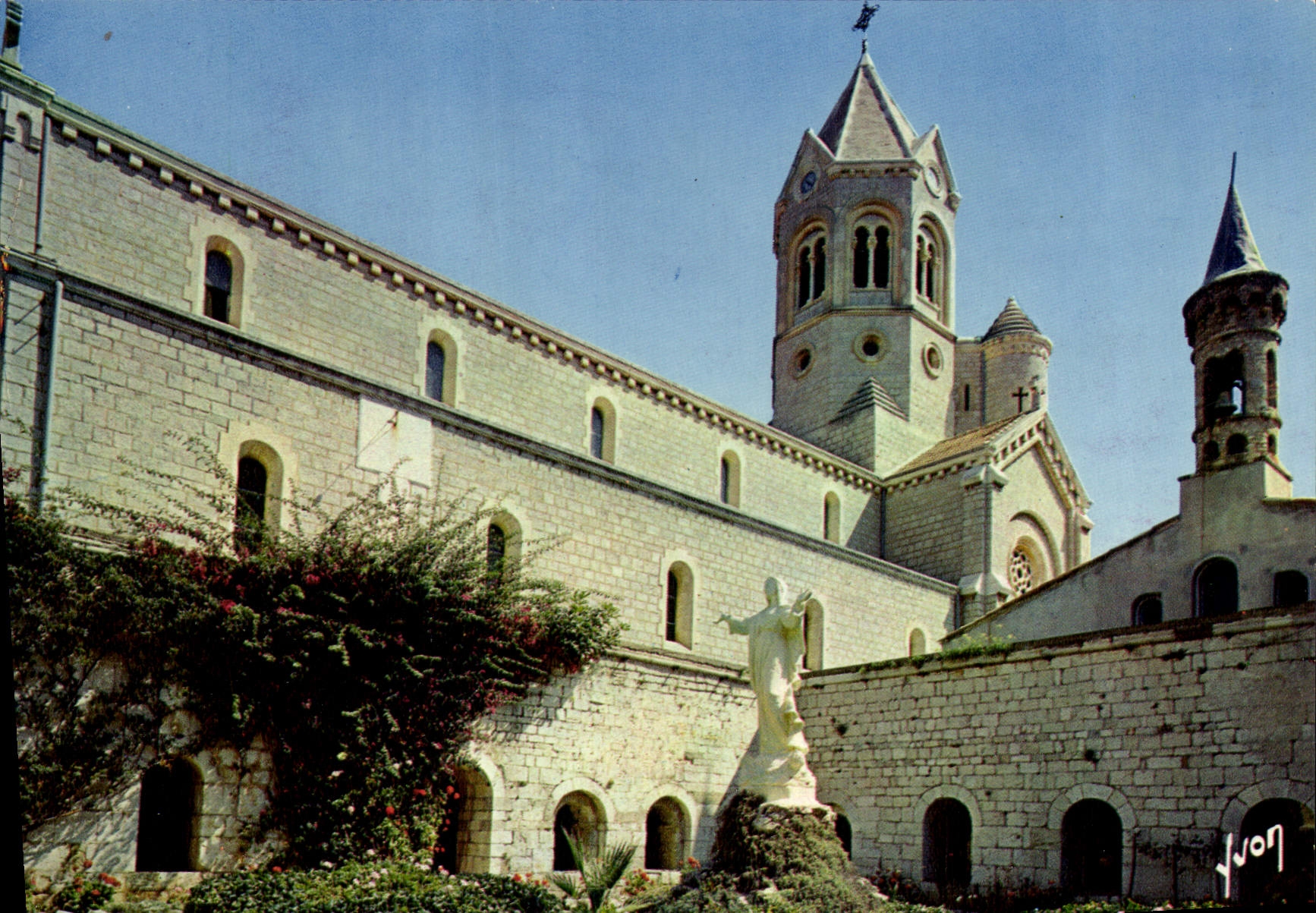 CPM Ile Saint Honorat Cannes Preau de Vieux Cloitre 