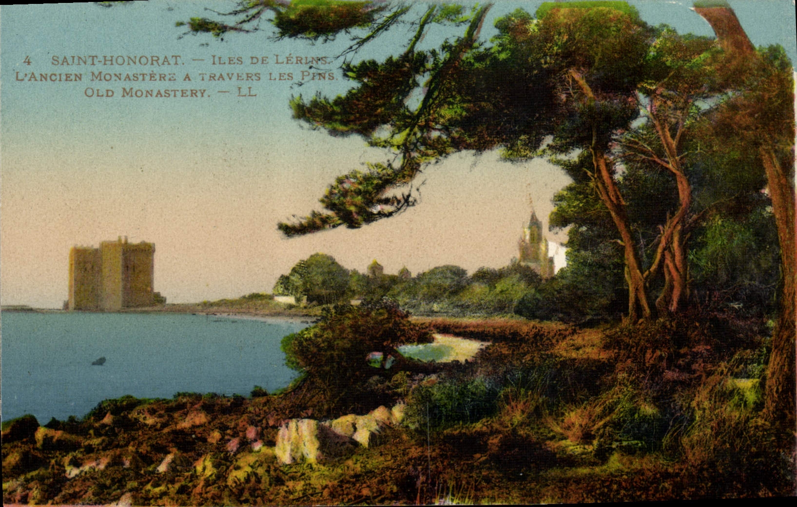 CPA Saint Honorat L'ile de Lerins L'ancien monastere a travers les pins