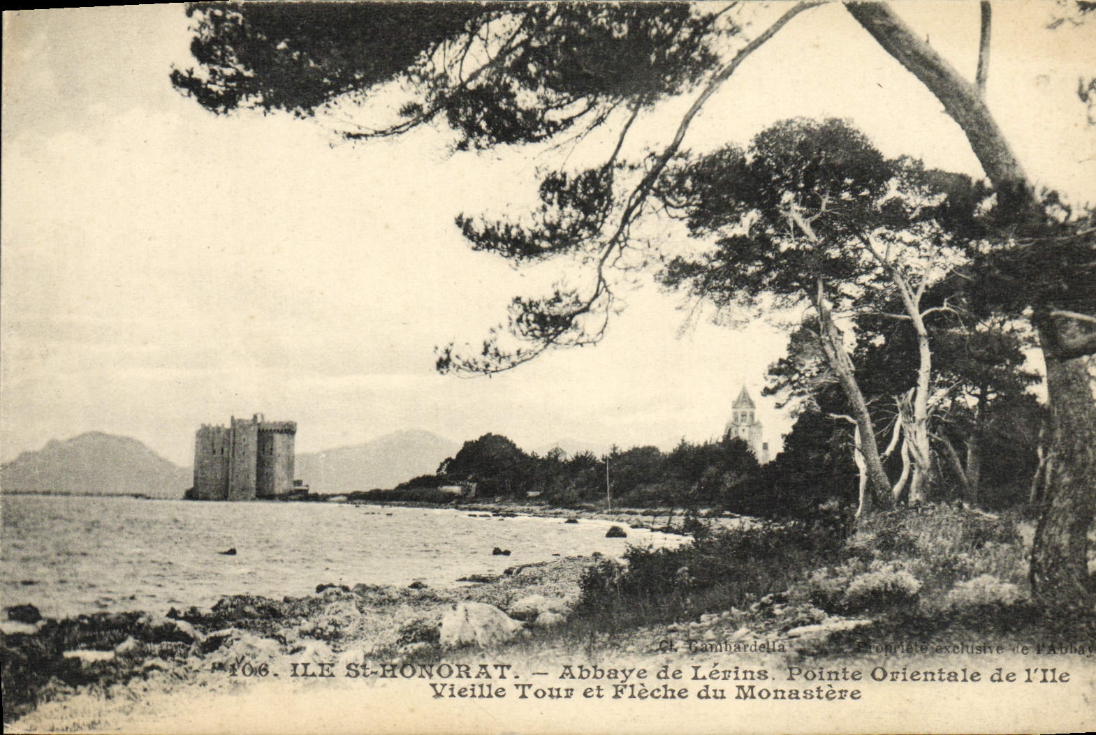CPA lle St Honorat Abbaye de Lerins Pointe orientale de l'ile Vieille tour et fleche du monastere