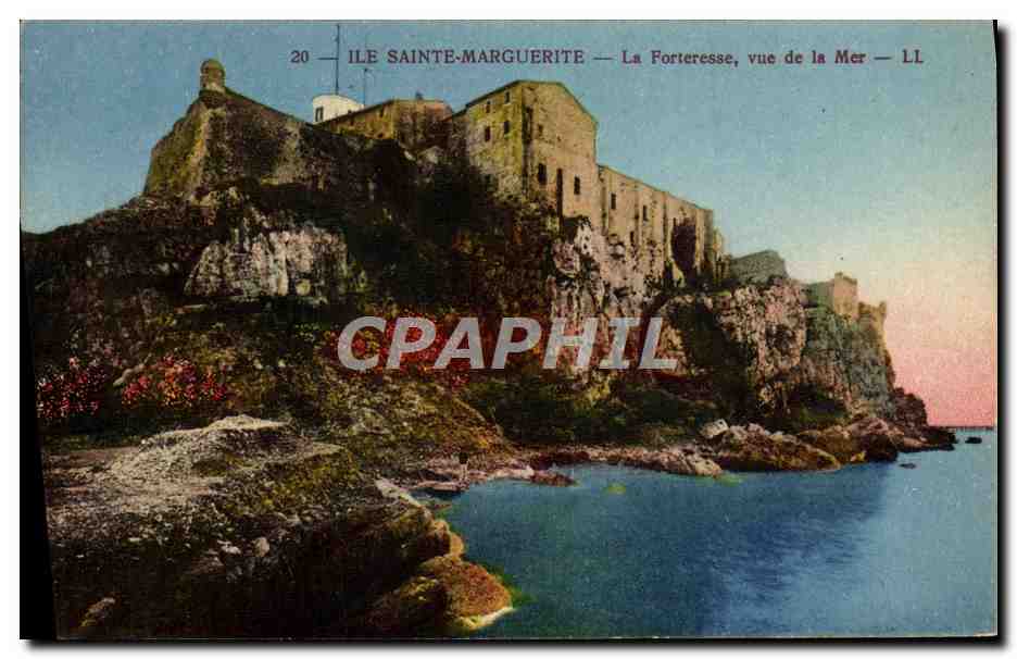 CPA lle Sainte Marguerite La Forteresse vue de la Mer 