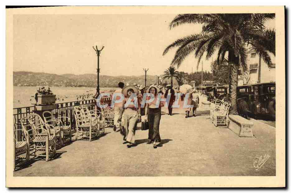 CPA Juan les Pins Promenade en pyjama