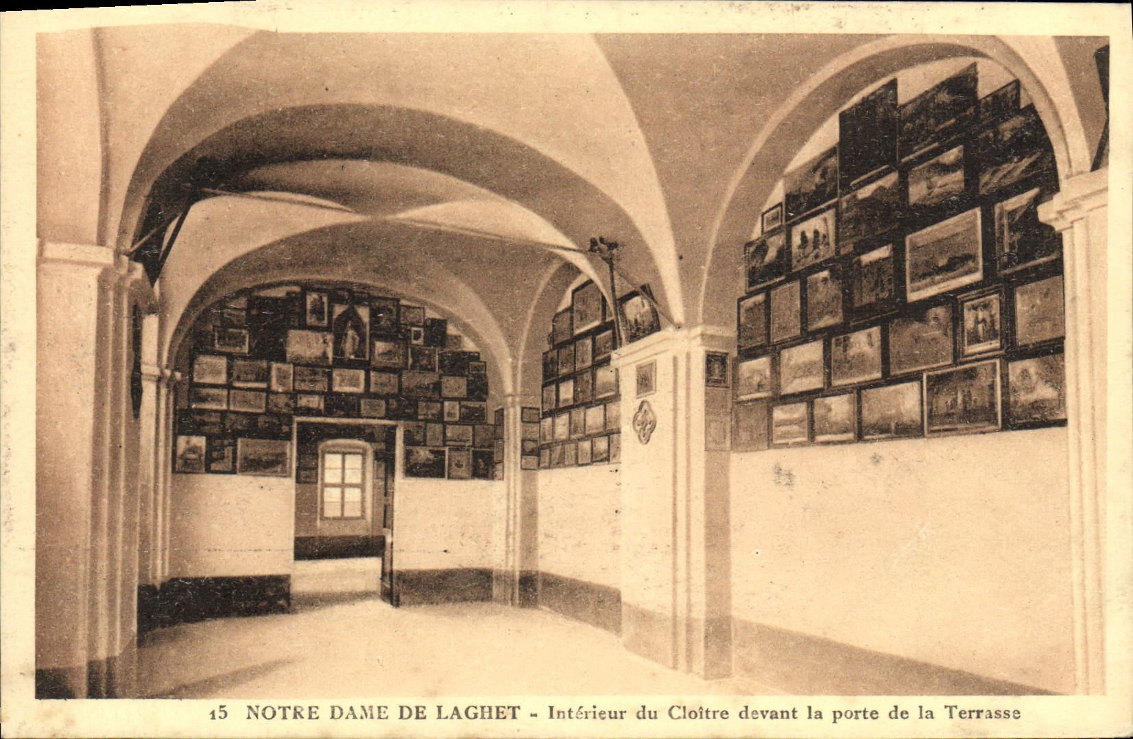 Notre Dame de Laghet — Intérieur du Cloître devant la porte de la Terrasse — n°15