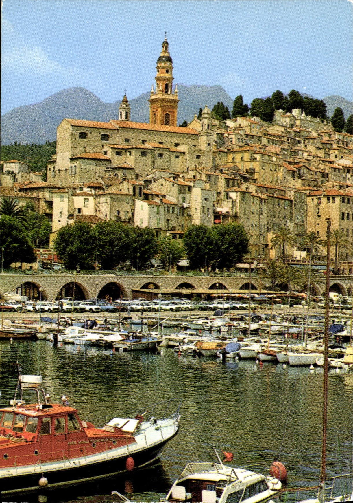 Menton — Un coin du Port et la Vieille Ville — Éditions A.L.R. Nice