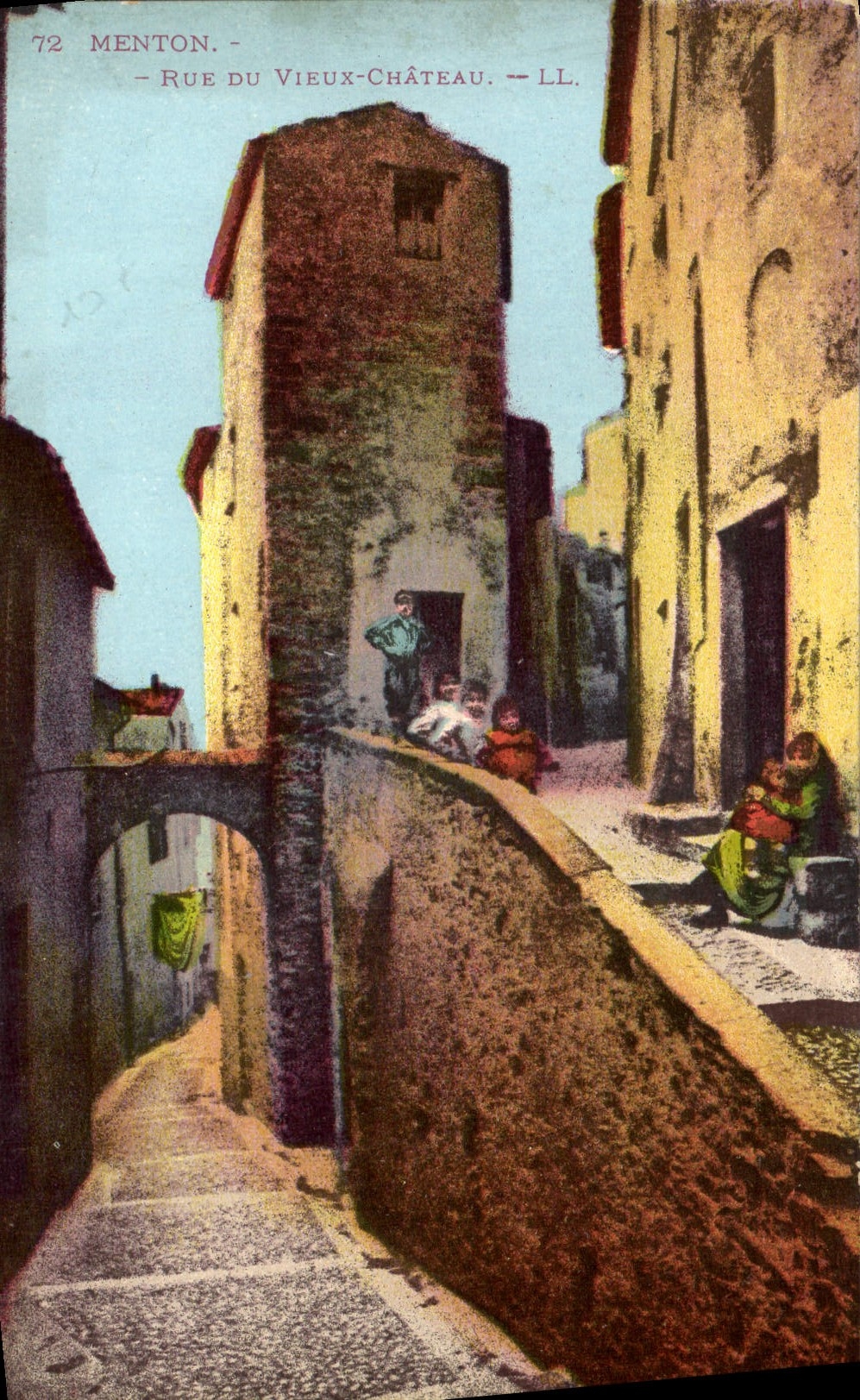 CPA Menton Rue Du Vieux Chateau Enfants
