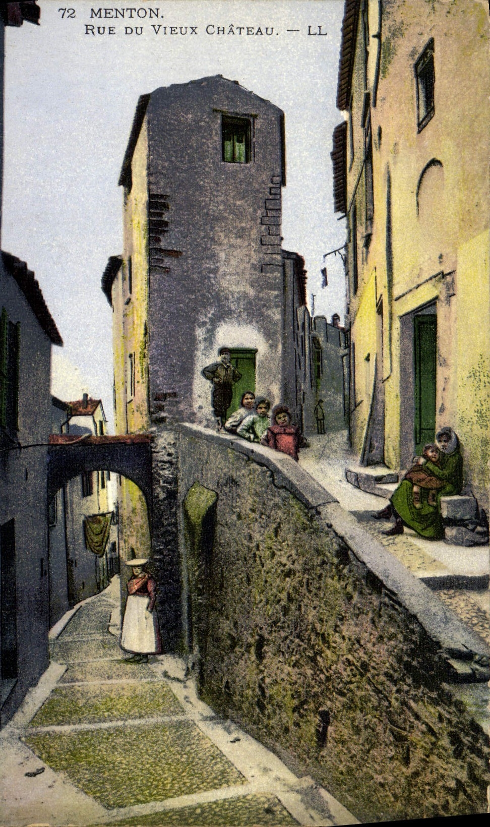 CPA Menton Rue Du Vieux Chateau Enfants