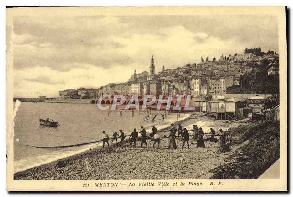 CPA Menton La Vieille Ville et la Plage Pecheurs