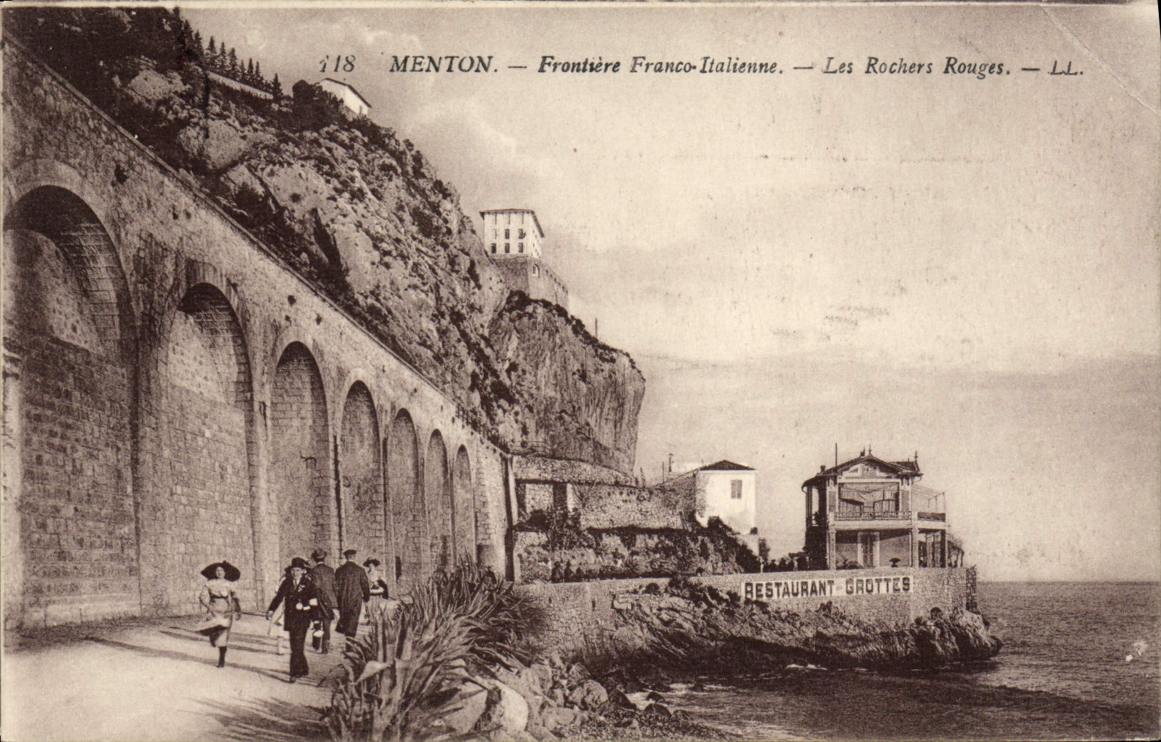 CPA Menton Frontiere Franco Italienne Les rochers rouge Restaurant