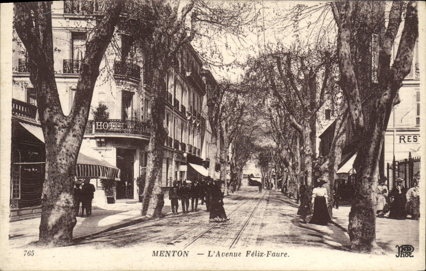 CPA Menton L'Avenue Felix Faure