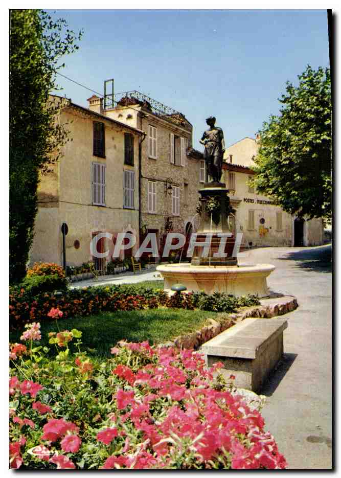 CPM Mougins La Place et la Fontaine