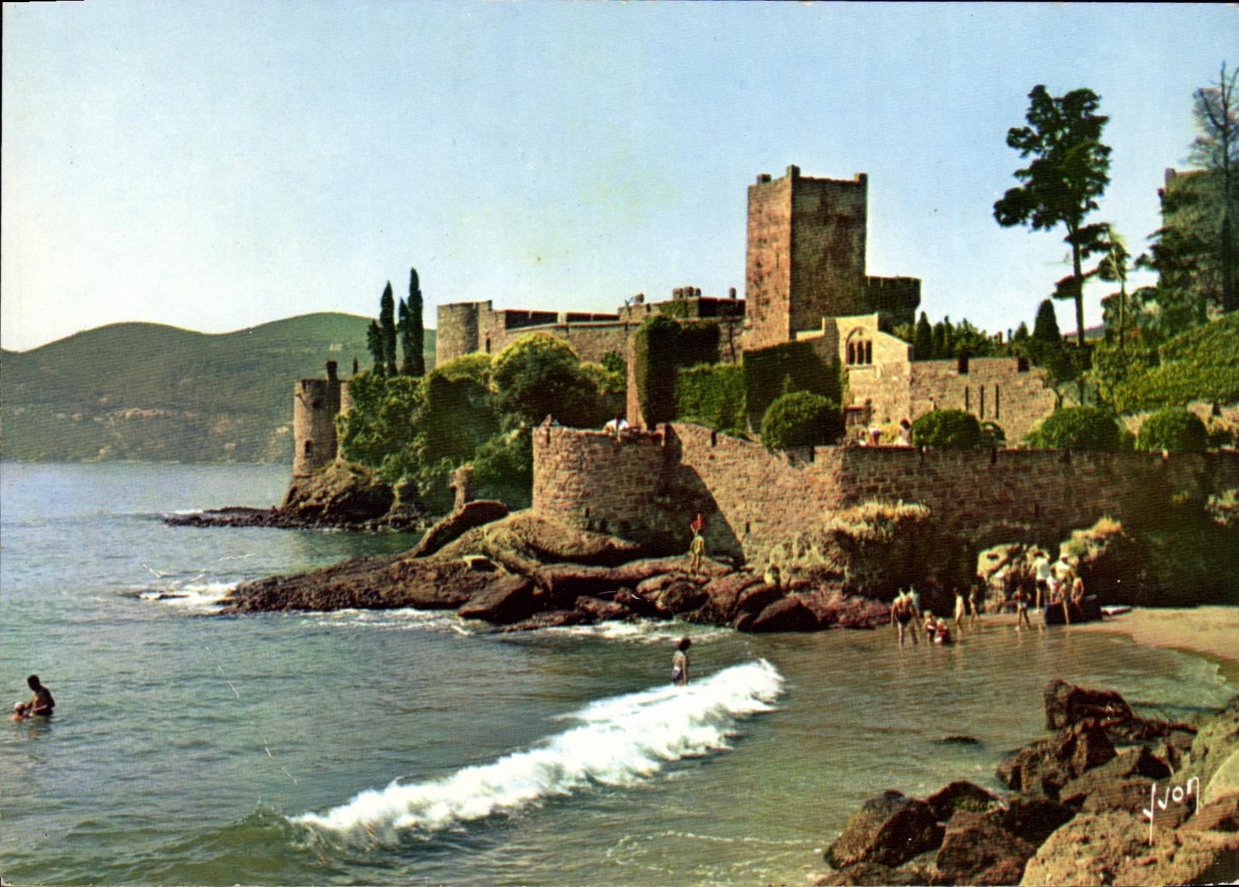 La Plage au pied du vieux château — Côte d'Azur (Alpes-Maritimes) — Éditions d'Art Juvon, n° 06