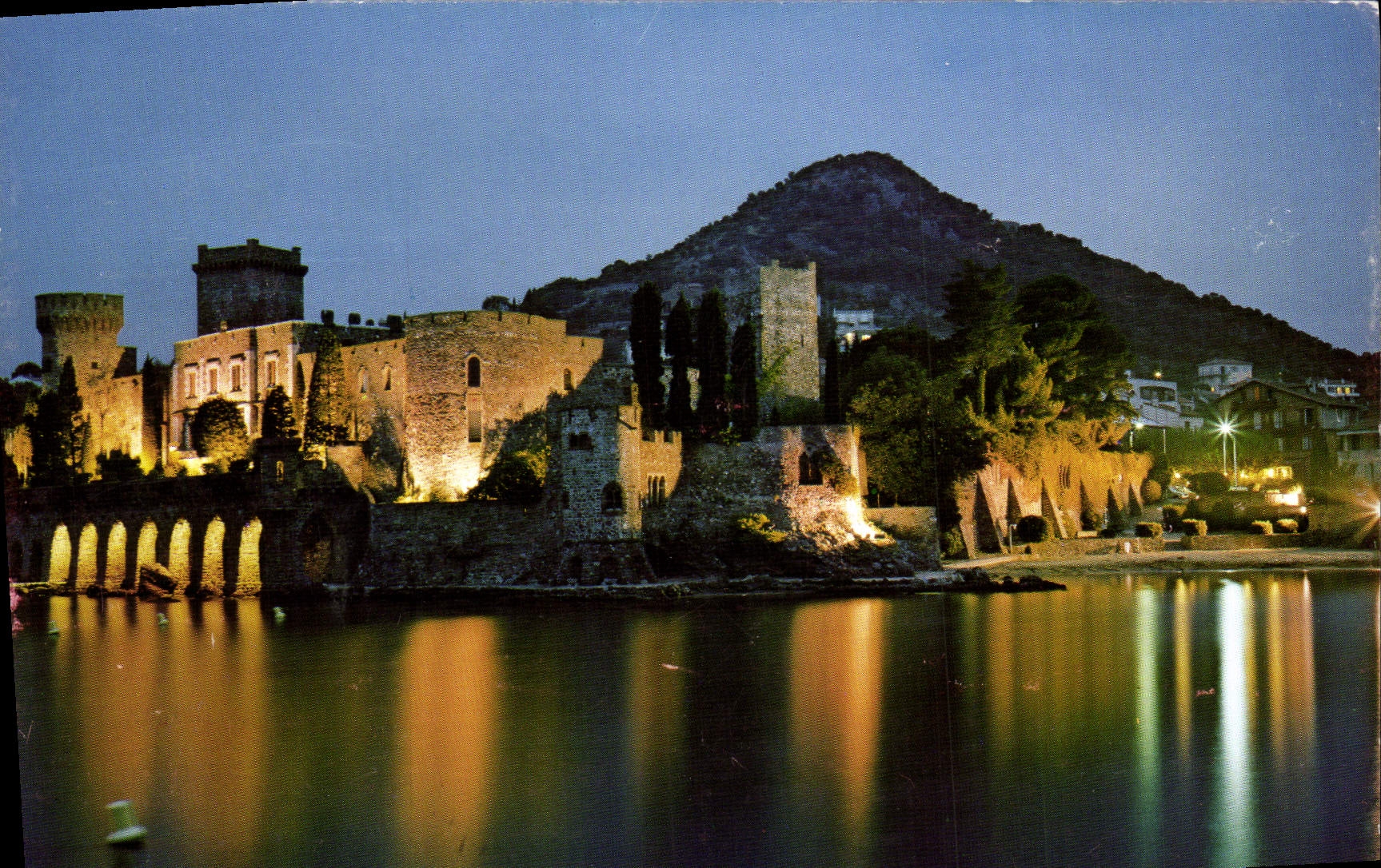 CPM La Napoule Le Chateau a la Tombee de la Nuit