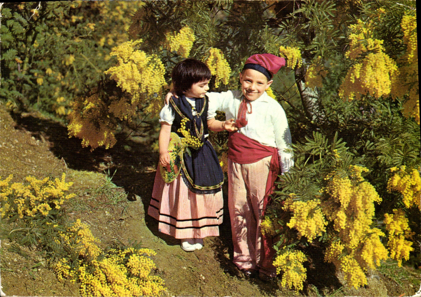Enfants en costumes niçois — Côte d'Azur — Éditions d'Art Montluët