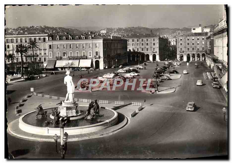 CPA Nice La Place Massena et la Fontaine lumineuse du Dieu soleil 