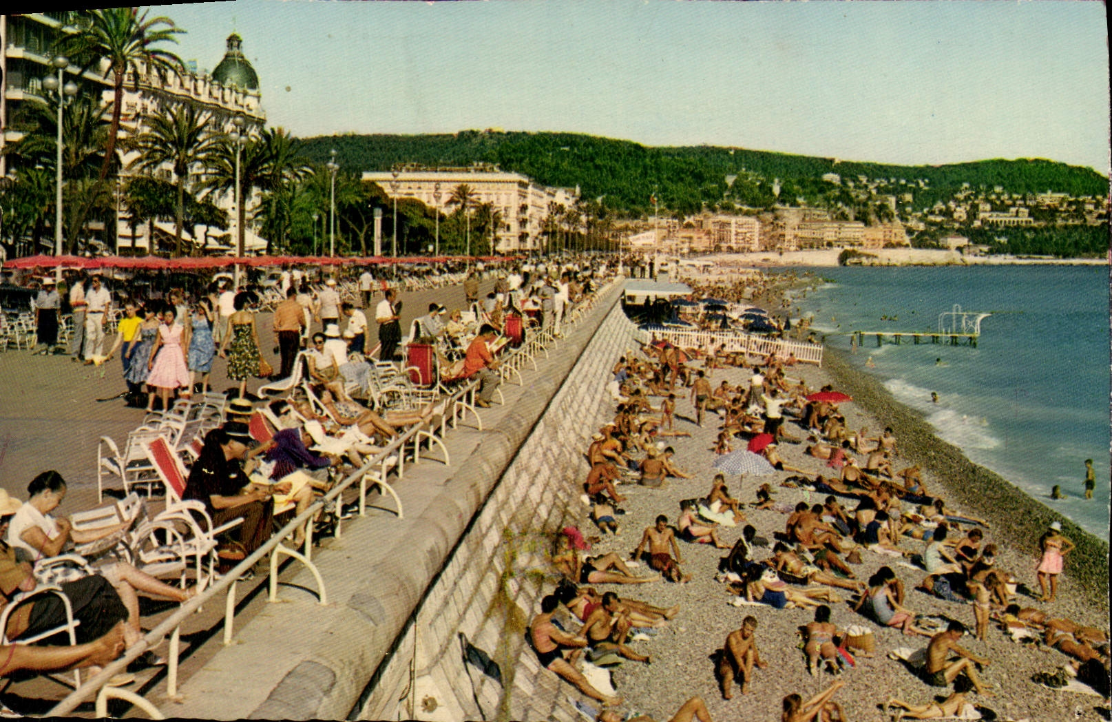 CPM Nice Promenade Des Anglais et la plage