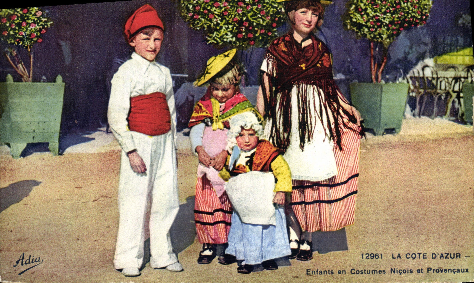 CPA Nice La Cote D'Azur Enfants et costumes nicois et provencaux Folklore 