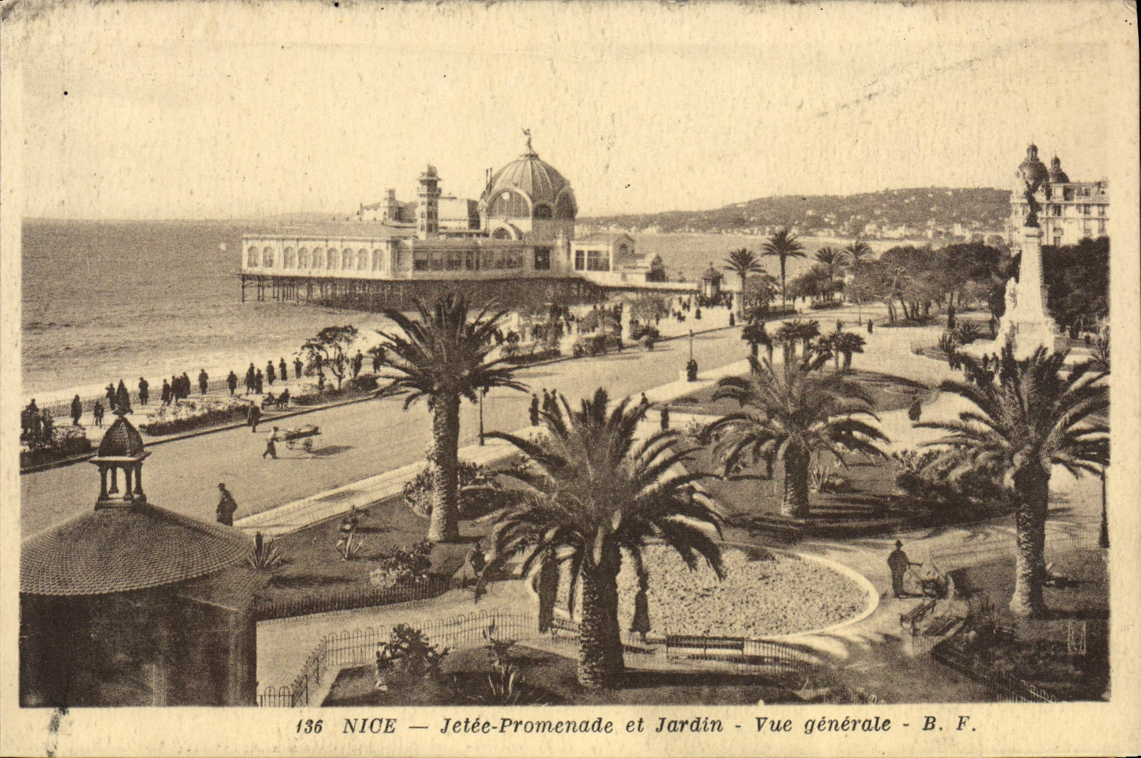 CPA Nice Jetee Promenade et Jardin Vue generale 