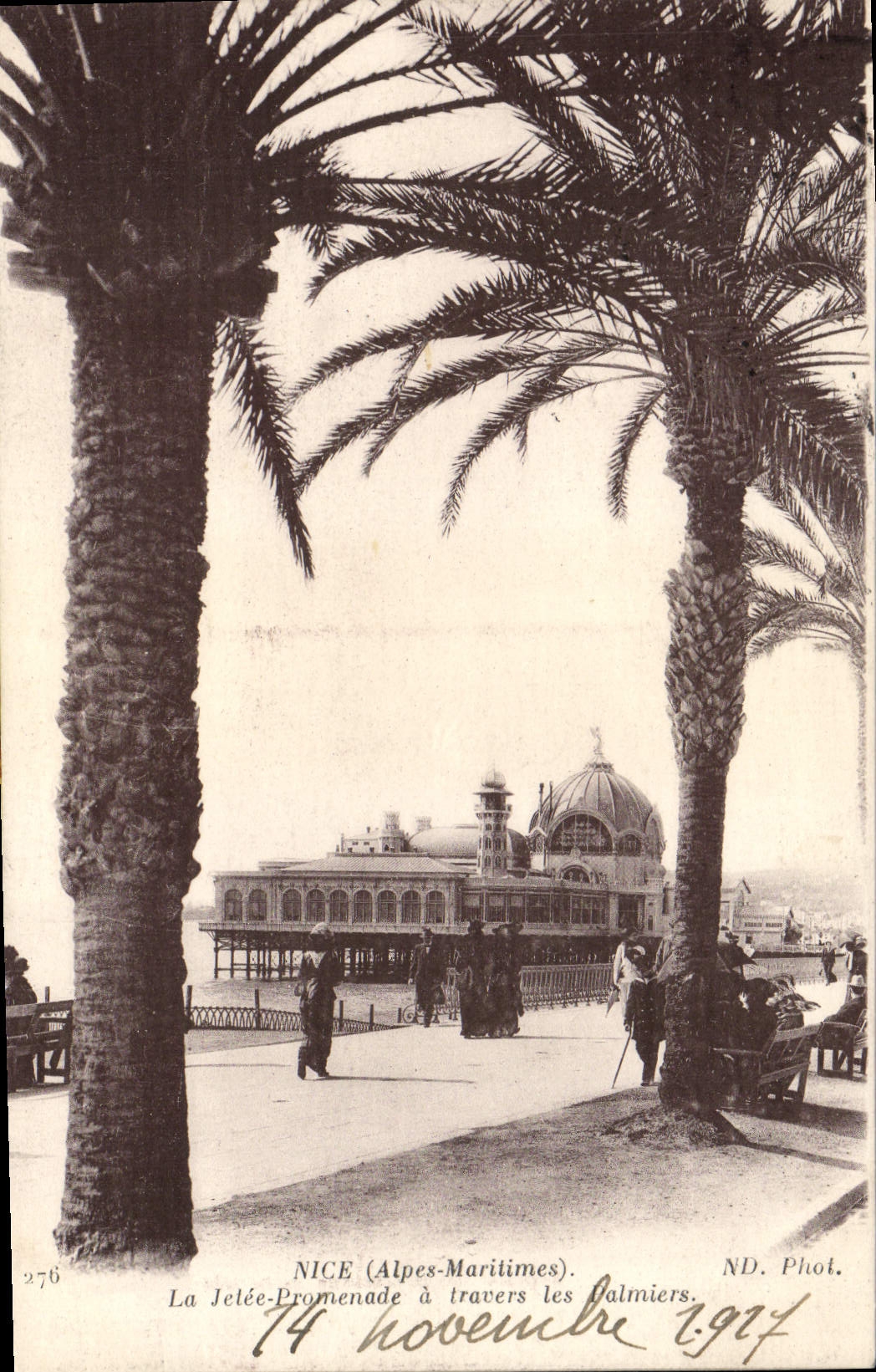 CPA Nice La Jetee Promenade a travers les Palmiers 