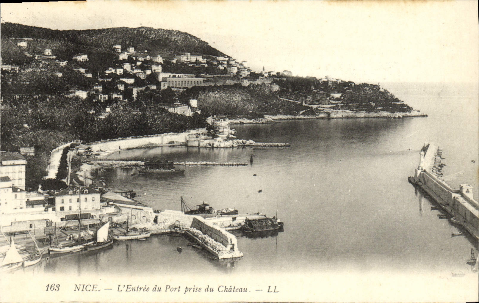 CPA Nice L'Entree du Port prise du Chateau 
