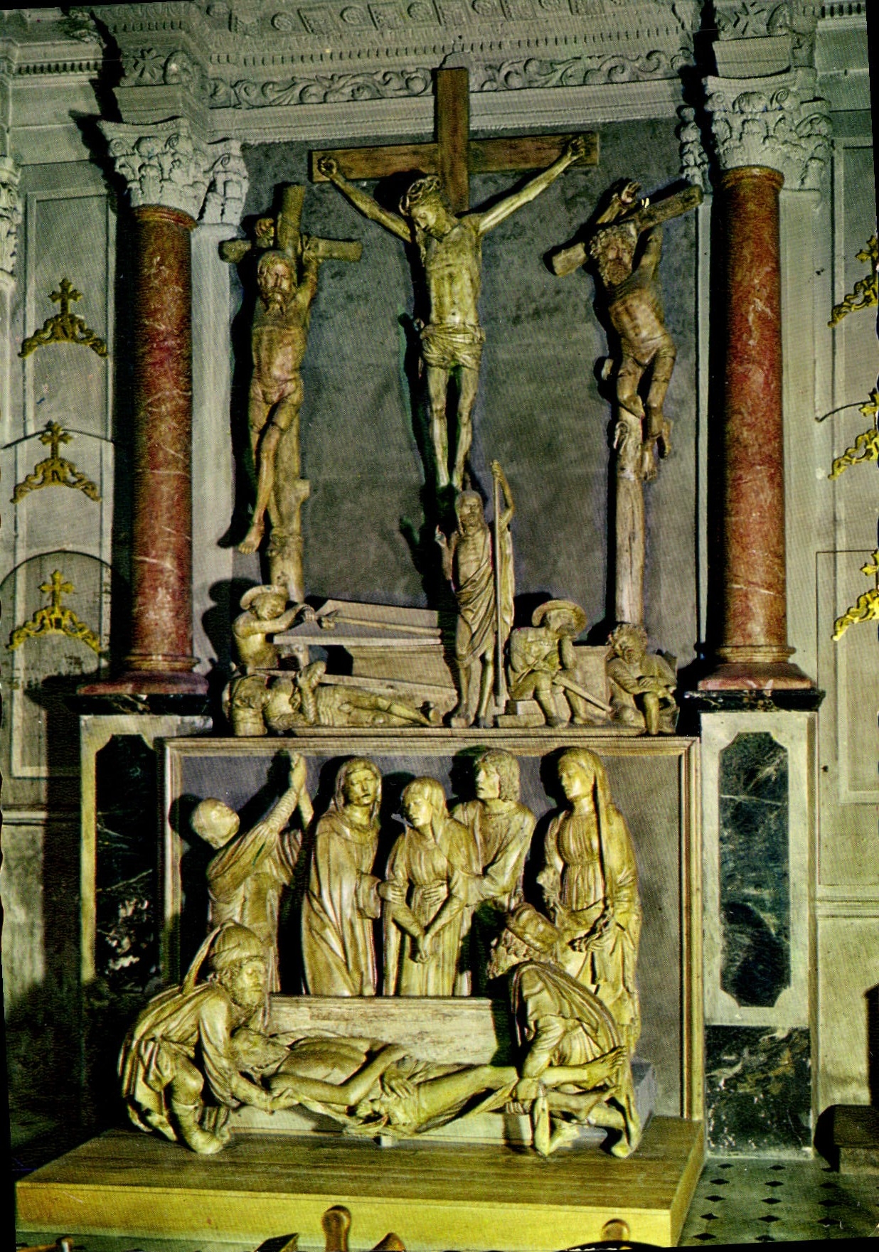 CPM Puget Theniers Notre Dame l'Assomption Boiseries Crucifixion Mise au tombeau de la resurrection