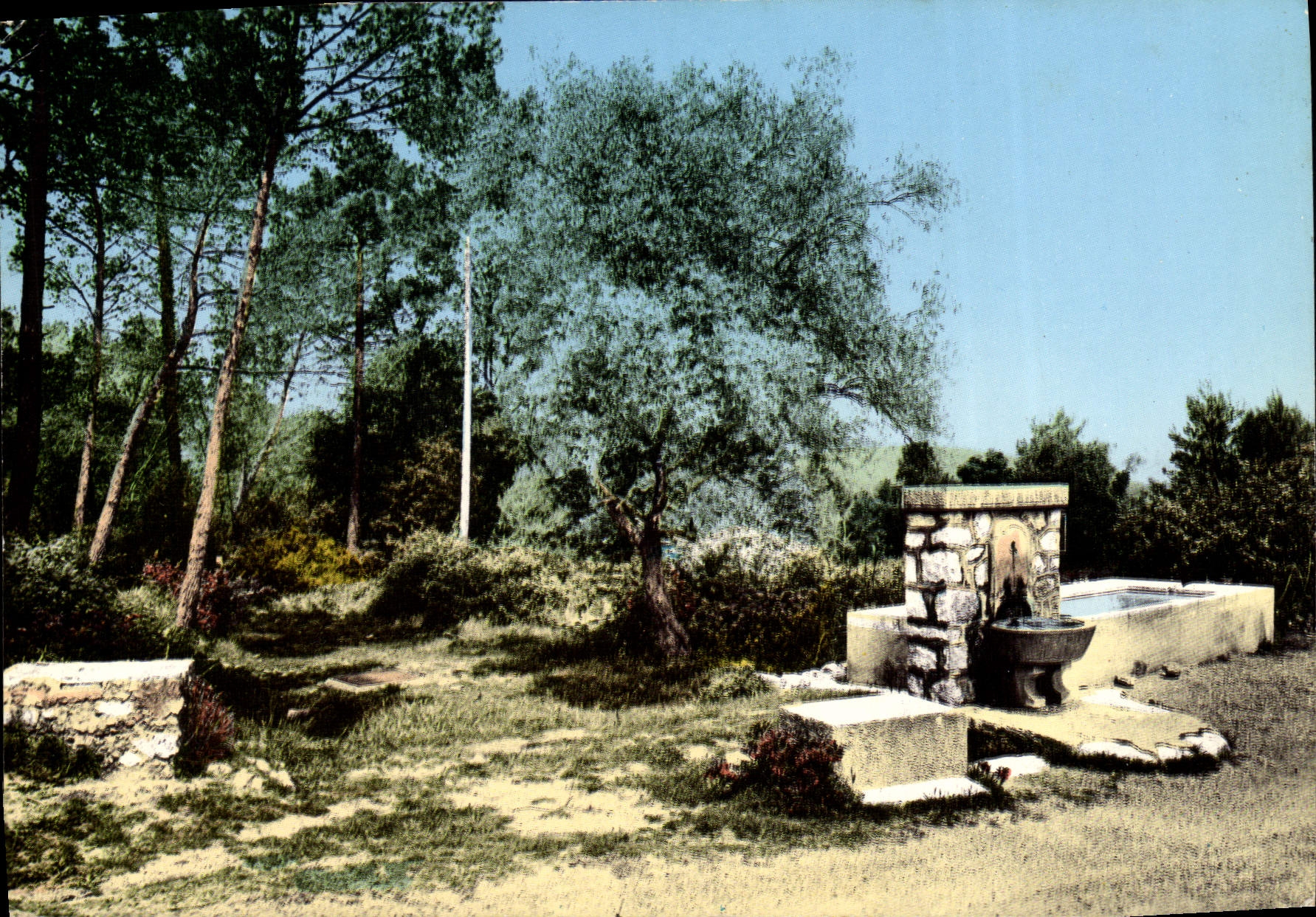 CPM Roquefort Les Pins La Fontaine des Terres Blanches