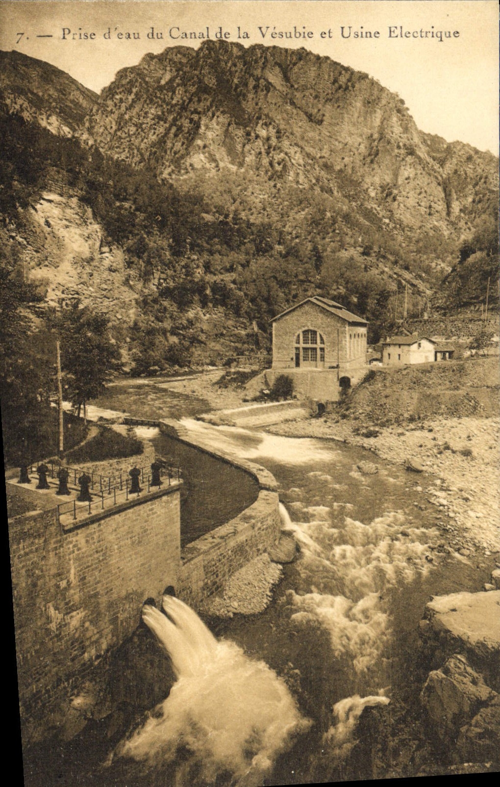 CPA Prise d'eau du canal de la Vesubie et usine electrique 