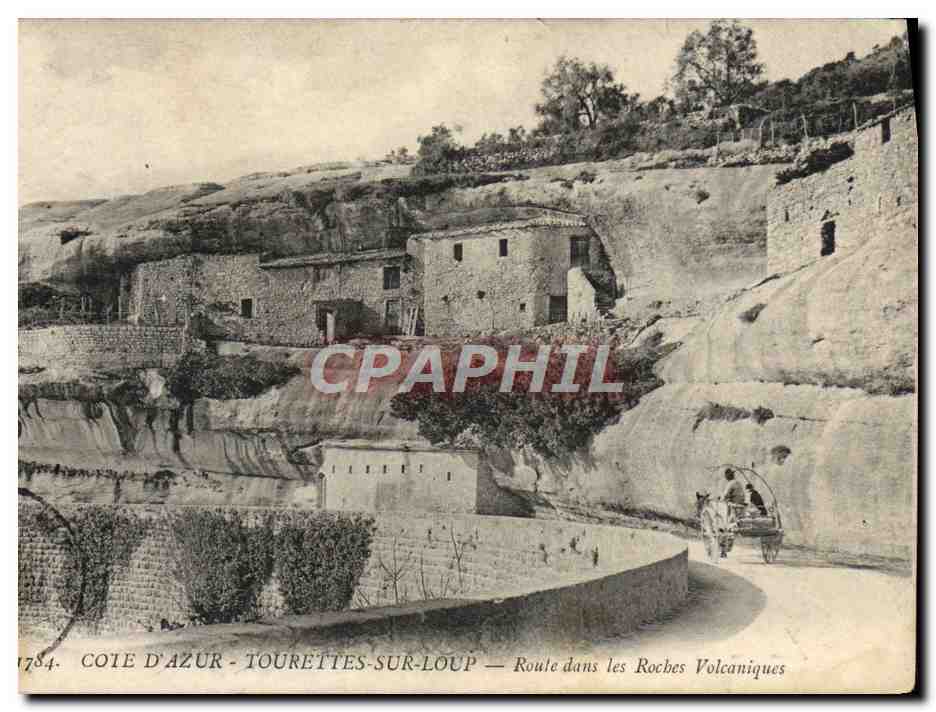 CPA Tourrettes Sur Loup Rotue dans les roches volcaniques 