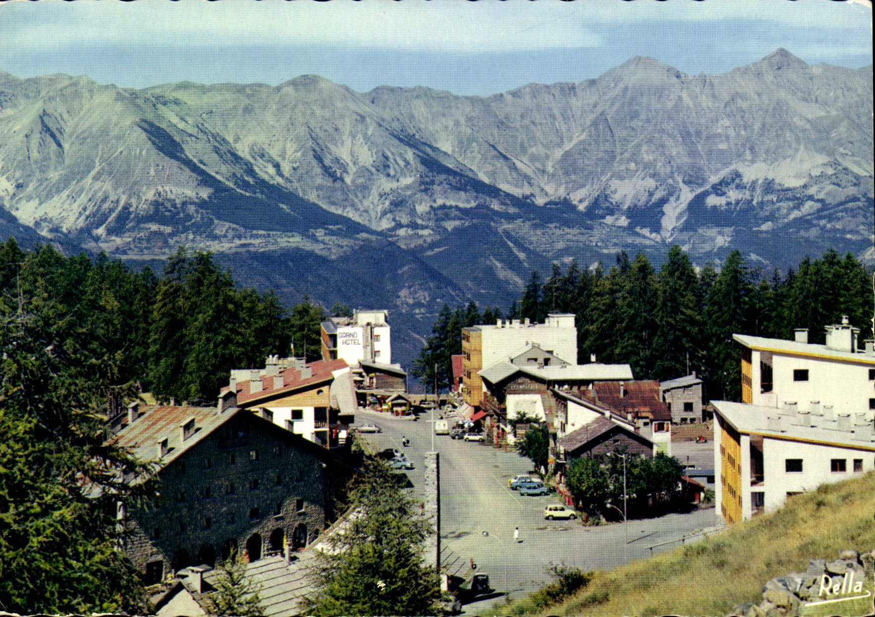 CPM Valberg Le Centre de la Station Chaine du Saint Honorat Les aiguilles de Pelens 
