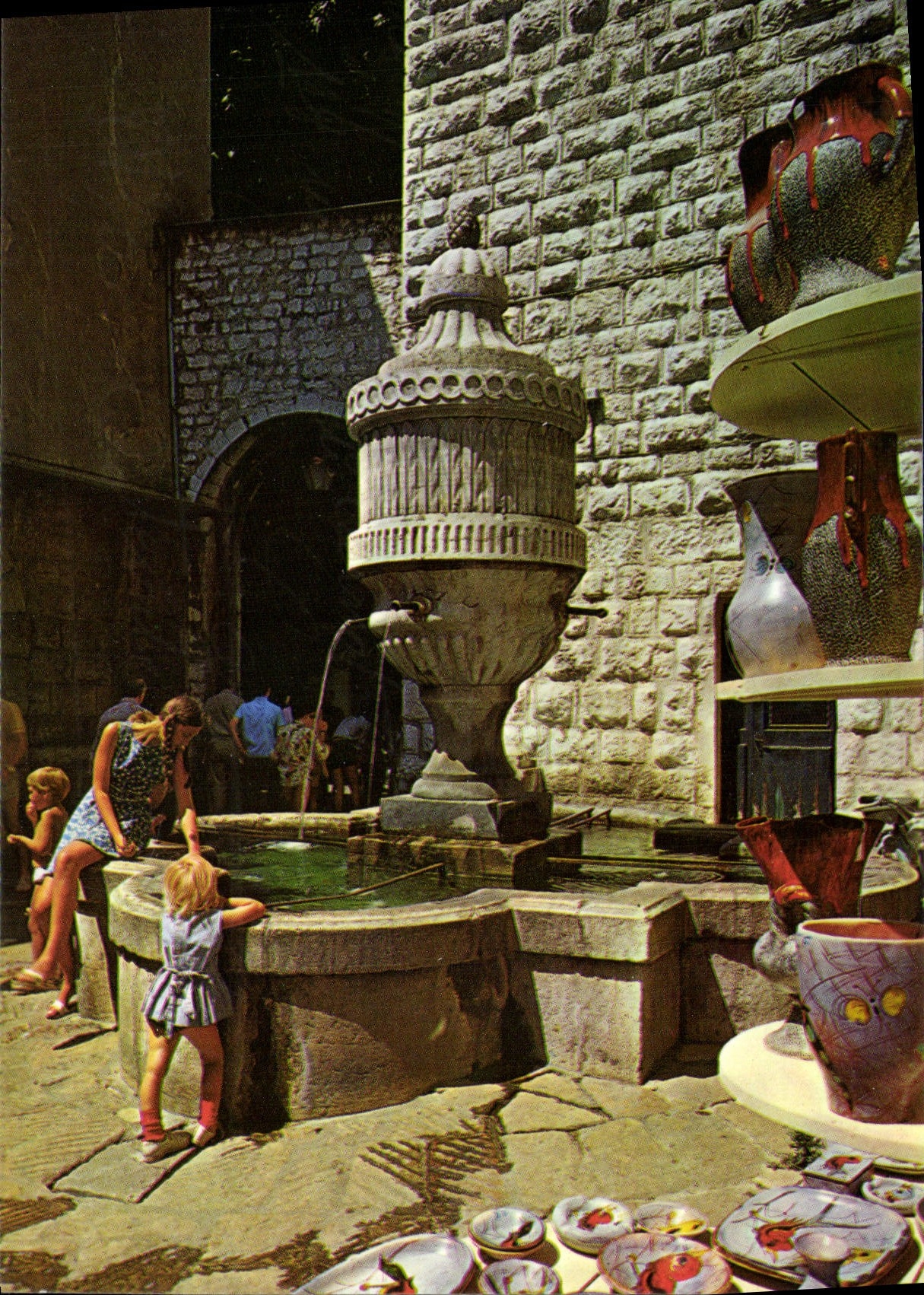 CPM Vence La Fontaine provencale Place Du Peyra 