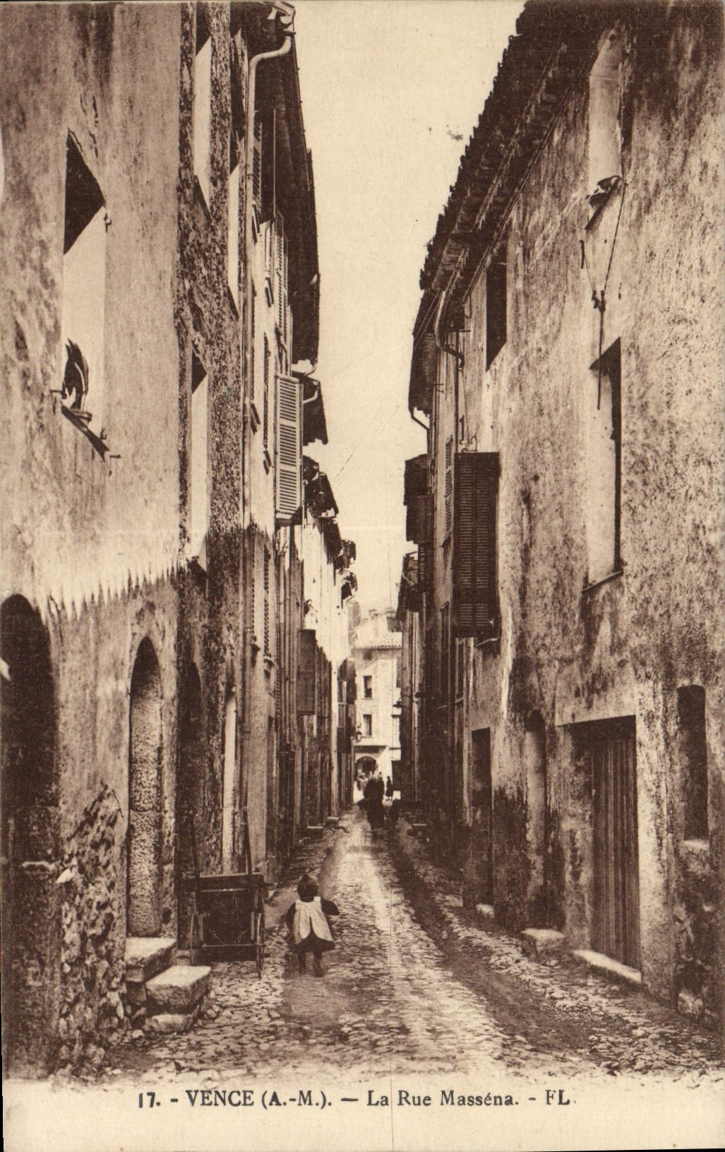 CPA Vence La Rue Massena
