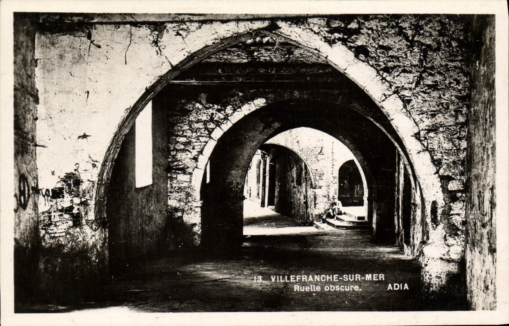 Villefranche-sur-Mer — Ruelle obscure — ADIA, n°13