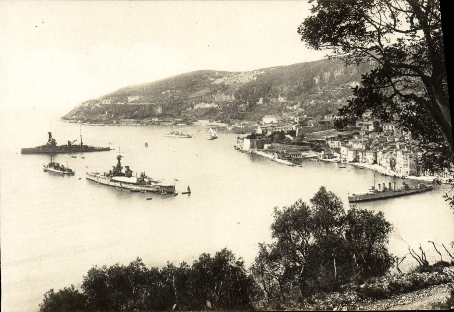 Villefranche-sur-Mer — La Ville et la Rade — Imp. Letellier, Paris