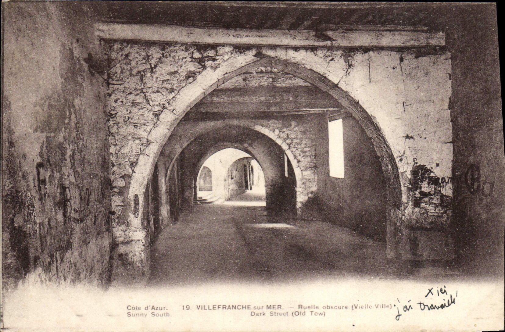 Villefranche-sur-Mer — Ruelle oscura (Vieille Ville) — Ediciones Marbaz, Nice, n°19