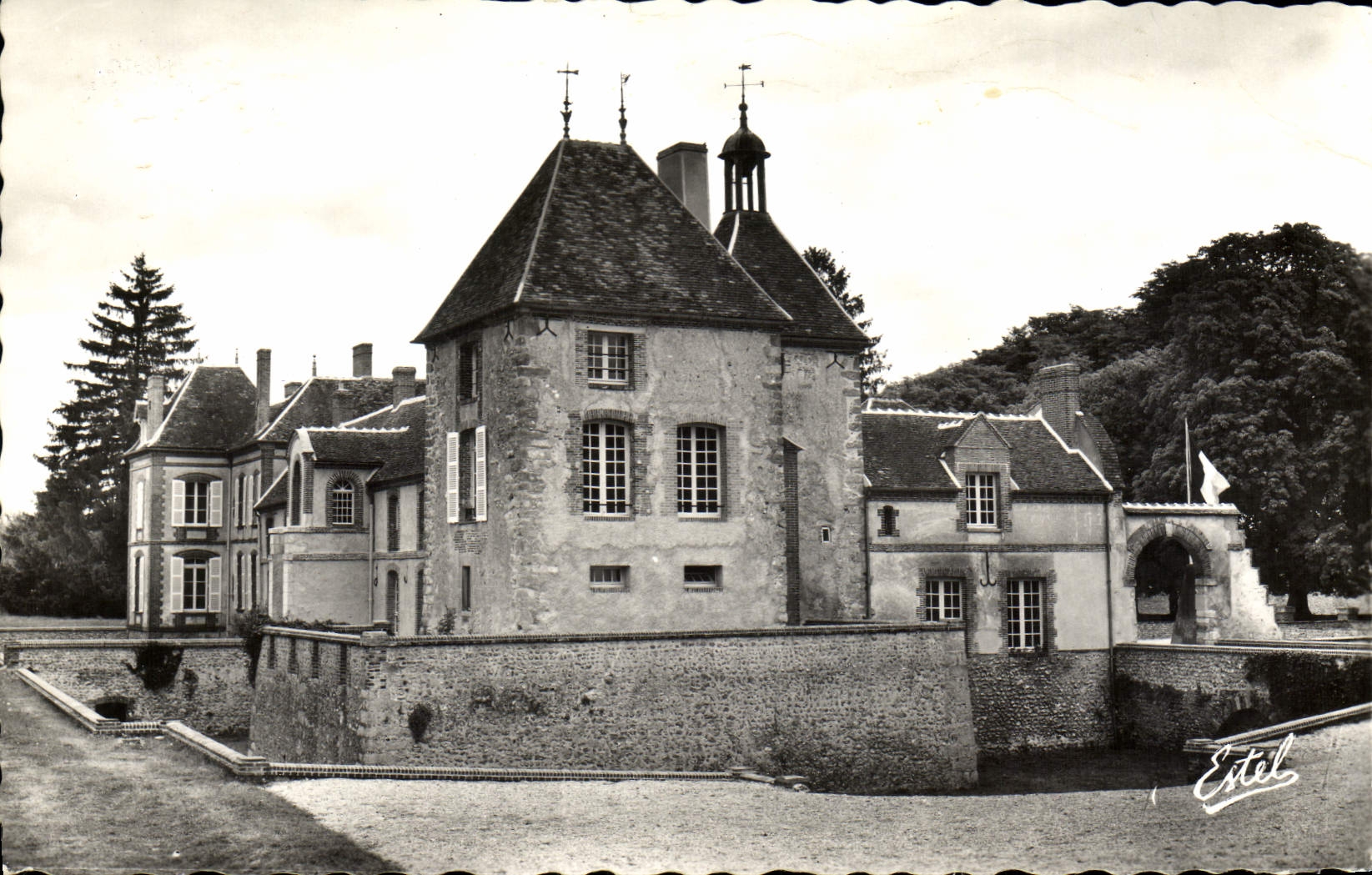 Schloss Pâlteau — Treflimetaux — Estel