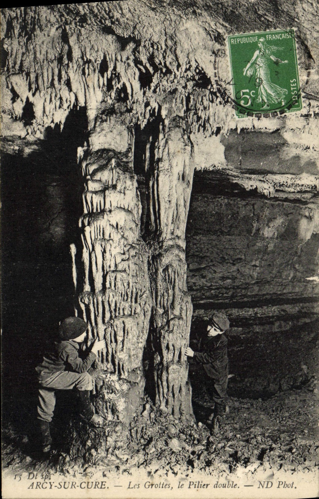 Arcy-sur-Cure — Les Grottes, le Pilier double — ND Phot.