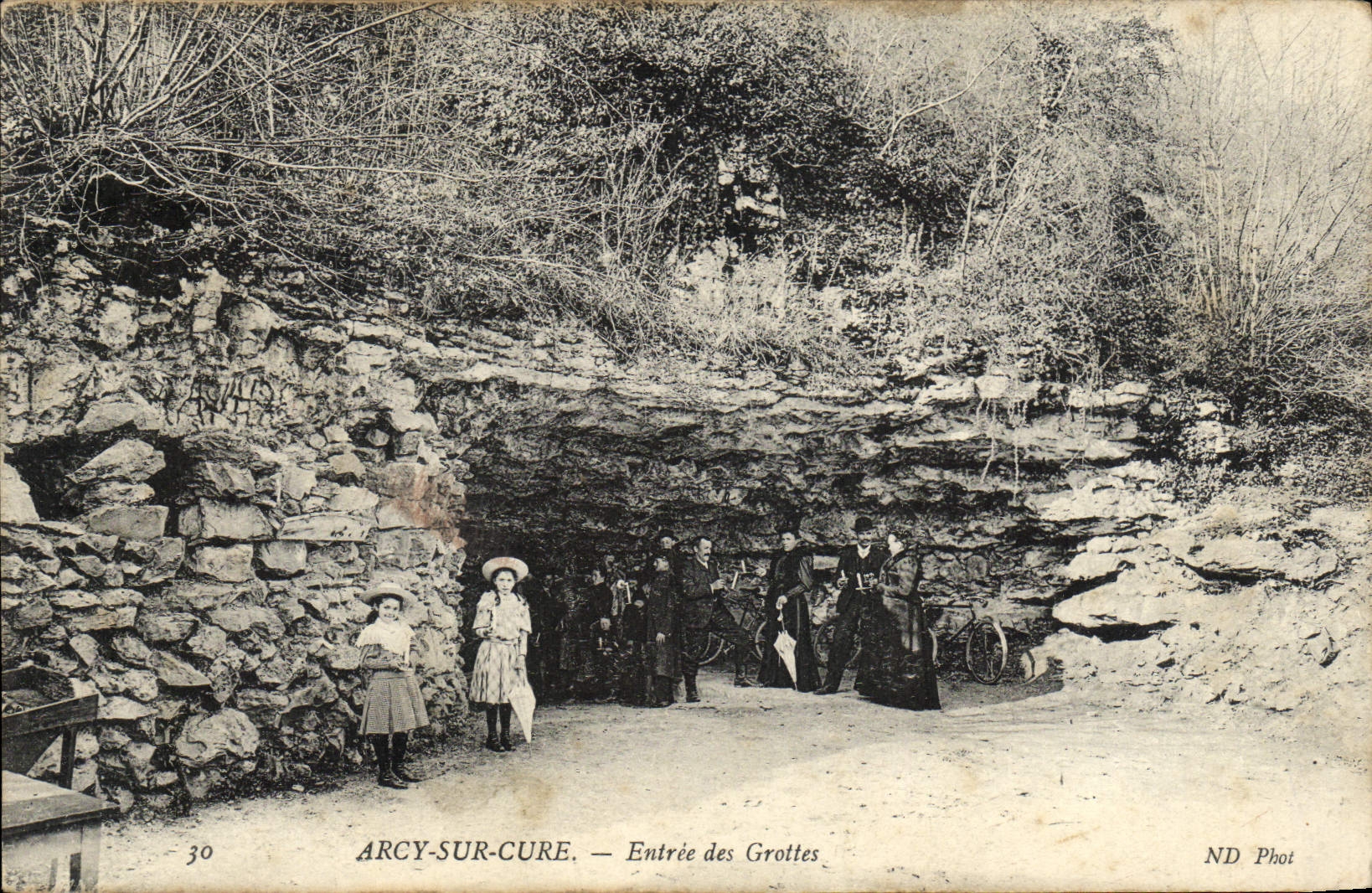 CPA Arcy Sur Cury Entree des Grottes